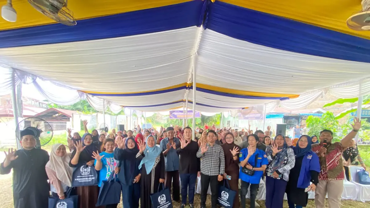 Anggota DPRD Kota Medan dari Fraksi Partai NasDem, Dr. M. Afri Rizki Lubis, S.M., M.IP, dalam kegiatan Sosialisasi Peraturan Daerah (Perda) Nomor 4 Tahun 2012 tentang kesehatan.(Markus Pasaribu/Sumut Pos)