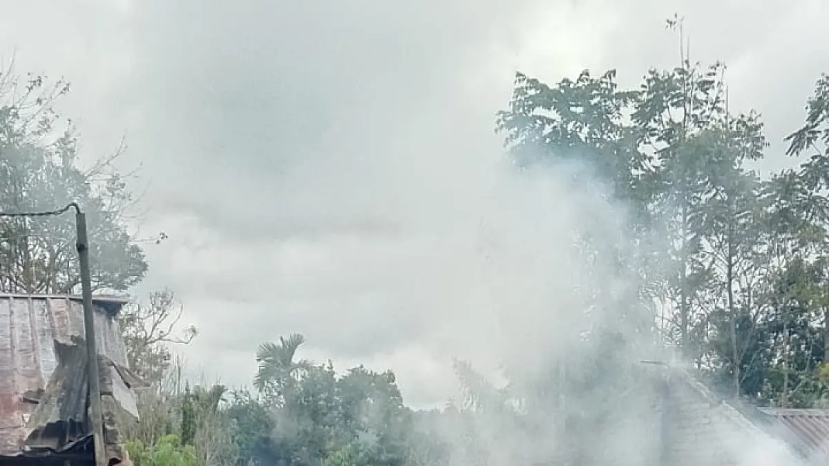 TERBAKAR. Satu unit rumah milik, Marsita boru Sihombing hangus terbakar, Minggu (14/6/2026. ( RUDY SITANGGANG/SUMUT POS)