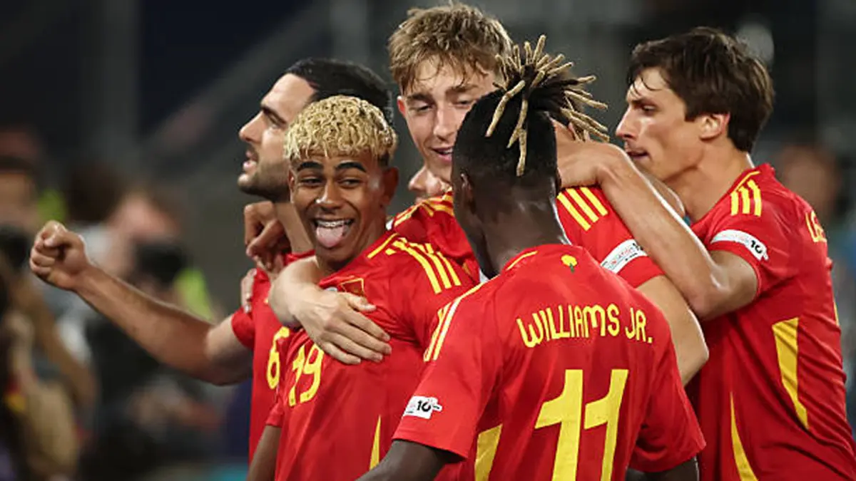 Pemain Timnas Spanyol merayakan gol dalam laga internasional. La Roja diunggulkan meraih kemenangan saat menghadapi Tanjung Verde pada matchday pertama Grup H Piala Dunia 2026. (ligaolahraga)