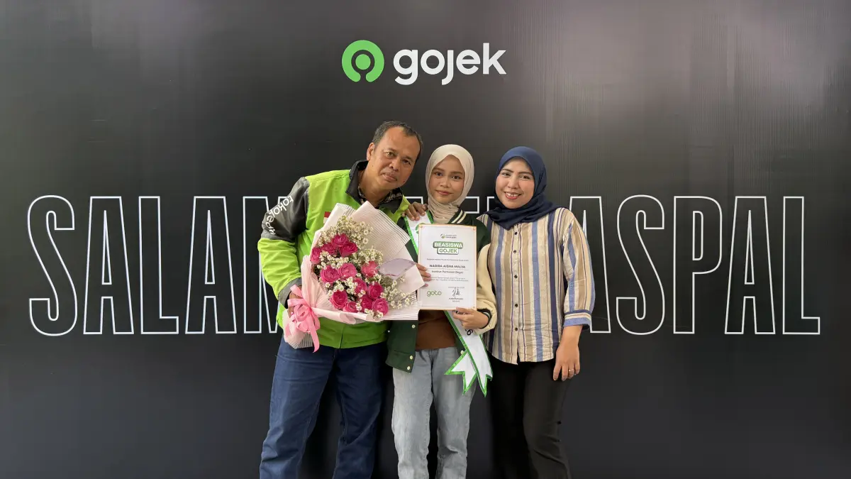 Salah satu penerima Beasiswa Gojek 2026, Nadira Aisha Malva, anak mitra driver Gojek yang berhasil diterima menjadi mahasiswa di Institut Pertanian Bogor (IPB). (foto : Gojek)