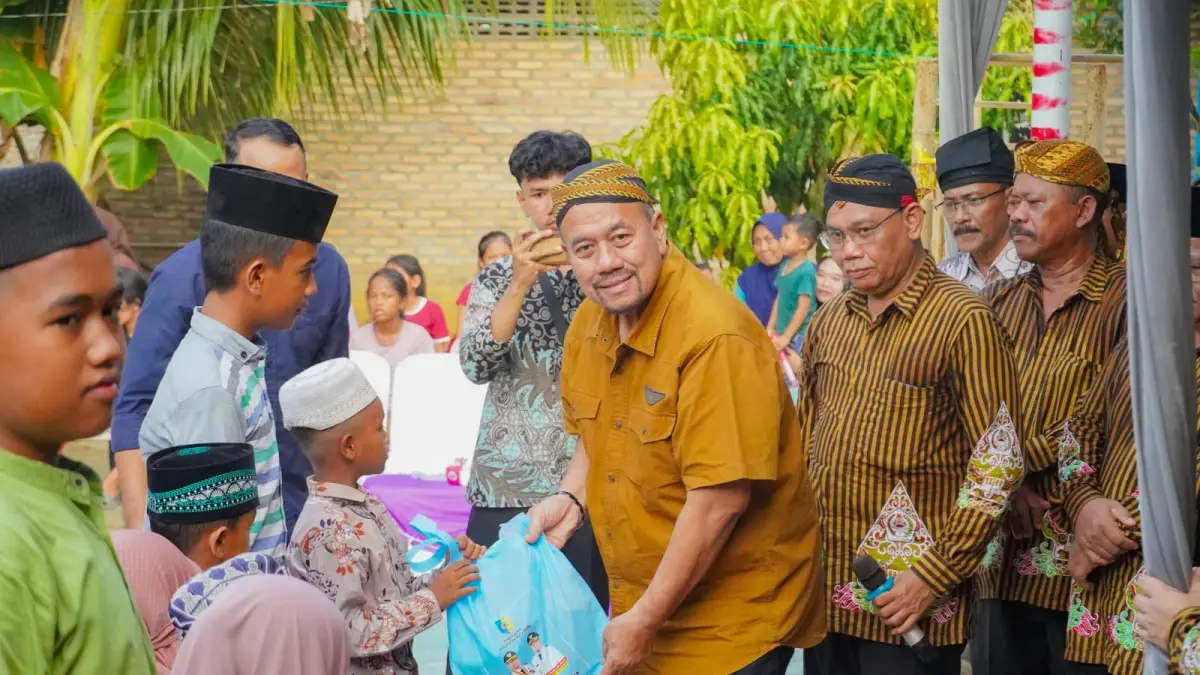 Bupati Batu Bara, Dr. H. Baharuddin Siagian, S.H., M.Si hadiri  Peringatan Tahun Baru Islam 1448 Hijriah  dirangkai dengan Kenduri Suroan, Pelantikan Dewan Pimpinan Ranting (Depiran) Pujakesuma,  di Lapangan Bola Voli Dusun III Melati, Desa Suka Ramai, Kecamatan Sei Balai, Selasa (16/6/2026).  (Dok Kominfo Batubara/Sumut Pos)