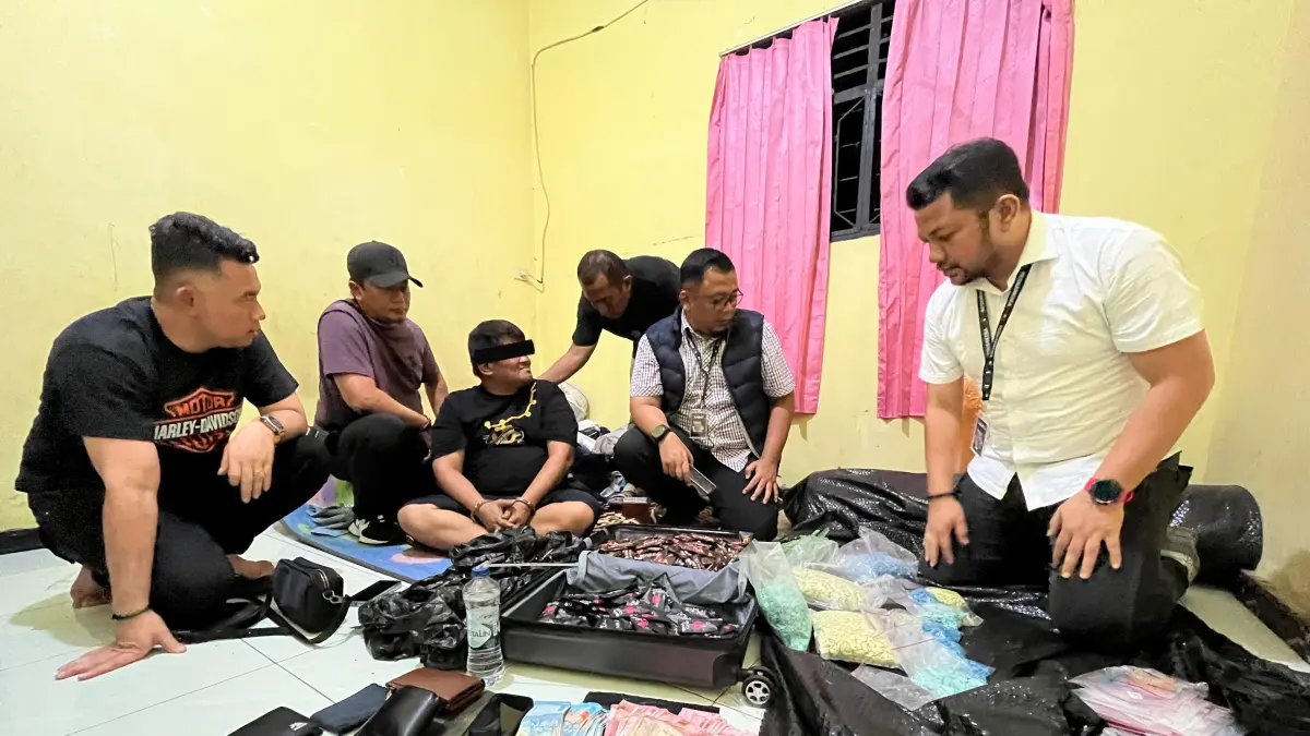 AMANKAN: Bandar narkoba berinisial DH diamankan Polrestabes Medan di Desa Muliorejo, Sunggal, Deliserdang, Selasa (16/6/2026). (Dok: Polrestabes Medan)

