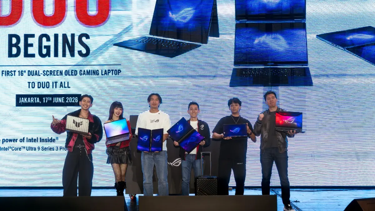 Dari Ki-Ka: David Beatt, Team ROG; Indahkus, Team ROG; Indra Priawan Djokosoetono, Business Man; Lenny Lin, Country Manager ASUS Indonesia; Luthfi Halimawan, Team ROG; Windah Basudara, Team ROG.