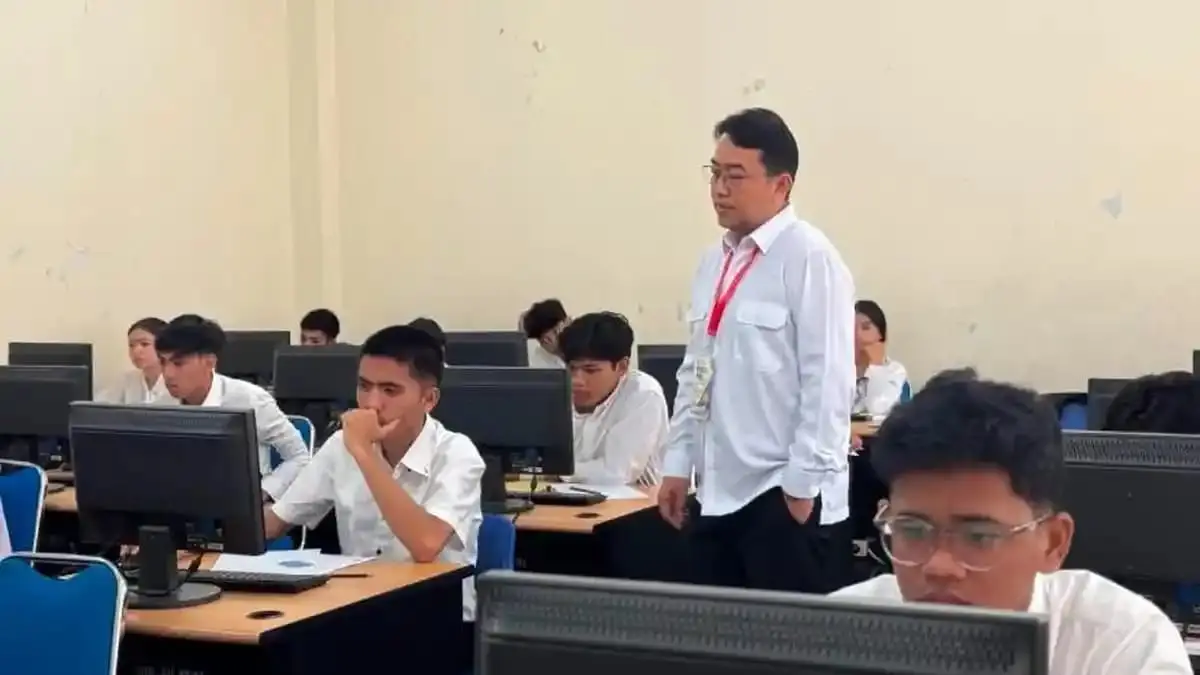 Direktur Politeknik Negeri Medan (Polmed), Dr. Ir. Idham Kamil, S.T., M.T., memantau langsung pelaksanaan UTBK Jalur Mandiri Tahun Akademik 2026/2027 di kampus Polmed, Senin (8/6/2026).