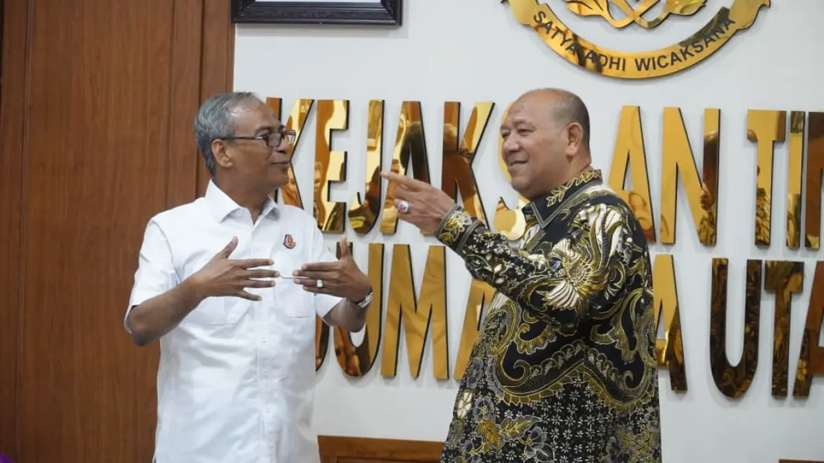
Bupati Langkat, Syah Afandin saat berdialog dengan Kajati Sumut, Muhibuddin dalam kunjungan silaturahmi. (Diskominfo Langkat/Sumut Pos)