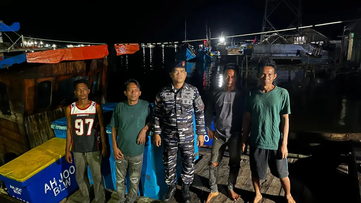 KEMBALI: Empat Anak Buah Kapal (ABK) Kapal Motor Nelayan (KMN) Teratai akhirnya berhasil kembali ke Indonesia dalam keadaan selamat dan sehat setelah sempat mengalami situasi darurat di sekitar Perairan Kepulauan Ko Sarai, Provinsi Satun, Thailand.(Dok : Dispen Kodaeral I)

