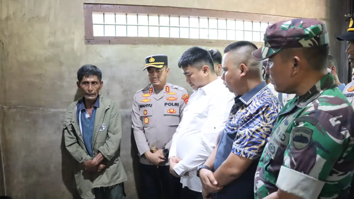 Forkopimda Labura menyerahkan jenazah korban Luis David Hutabarat kepada keluarga (Fajar/Sumut Pos)