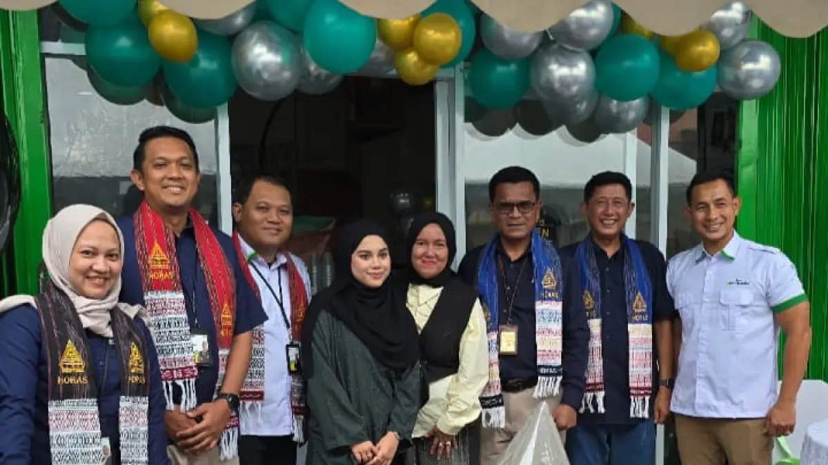 HADIR: Manajemen Pegadaian Wilayah I Medan saat menghadiri peresmian outket agen. (Dok: Pegadaian)