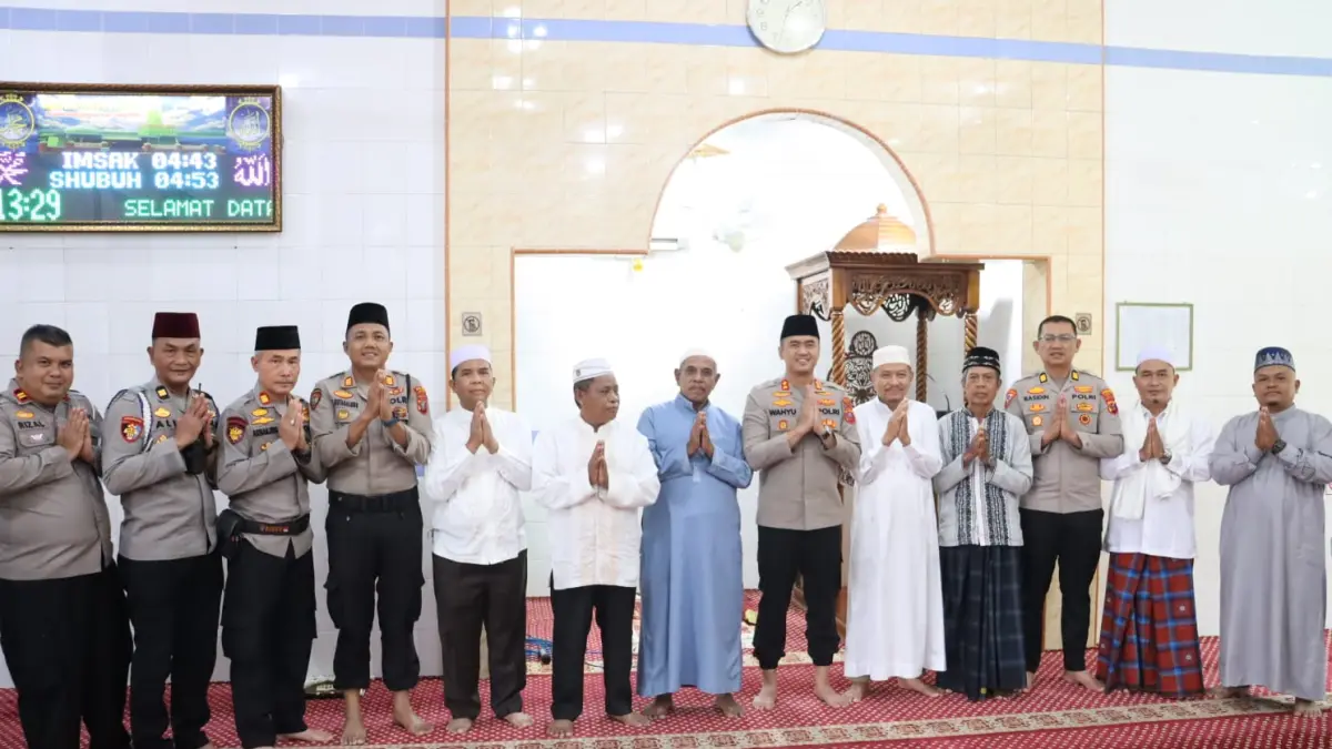 Kapolres Labuhanbatu AKBP Wahyu Endrajaya menggelar Safari Jumat di Masjid Nurul Huda, Jalan Nenas, (fajar)