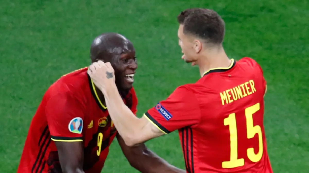 Romelu Lukaku dan Meunier pada laga Belgia Vs Rusia. (skysport) 