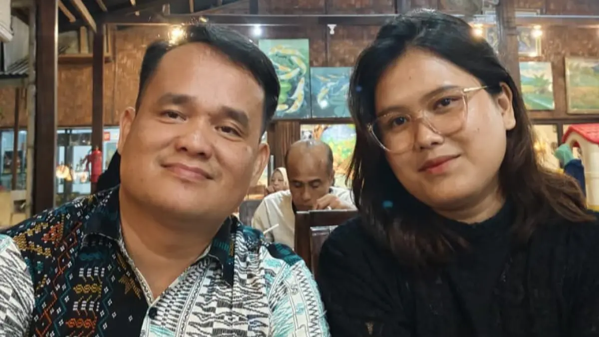 BERSAMA: Praktisi Hukum dan Pengamat Ketenagakerjaan, Dr Minggu Saragih bersama Putrinya, Ribka Patricia Saragih. (Dok: Minggu Saragih)