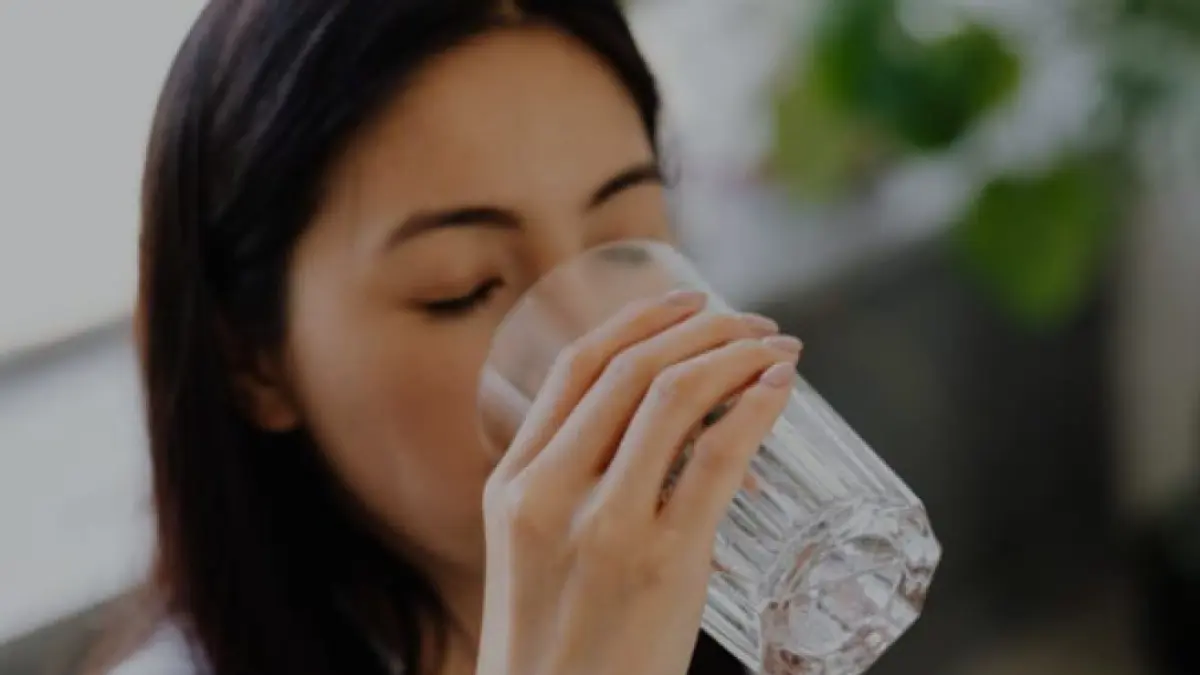 ilustrasi, minum air putih secara berlebihan juga bisa memunculkan efek samping yang merugikan. (pexels.com)