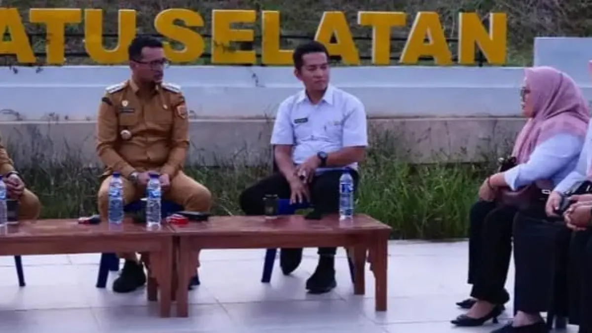Bupati Fery Sahputra Simatupang S.H saat terima kunjungan tim PKH. (Khairuddin/Sumut Pos)