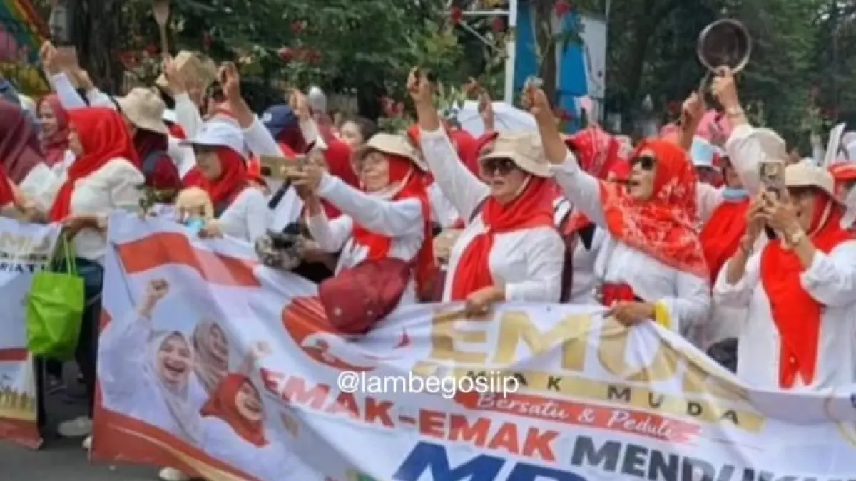 Viral aksi emak-emak yang mendukung program Makan Bergizi Gratis (MBG) di kawasan Monas mengaku diberi uang saku. (Instagram @lambegosiip)