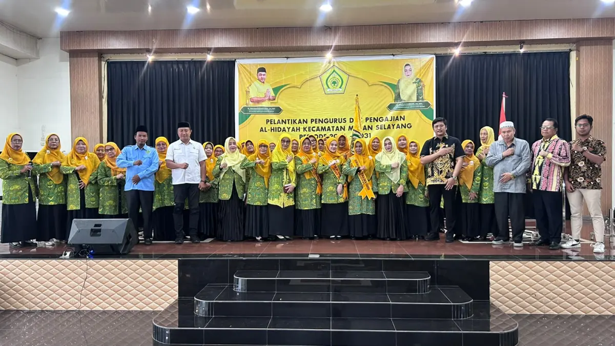 BERSAMA: Pengurus DPC Pengajian Al Hidayah Medan Selayang berfoto bersama saat dilantik, Rabu (24/6/2026). (Dok: Pengajian Al Hidayah)