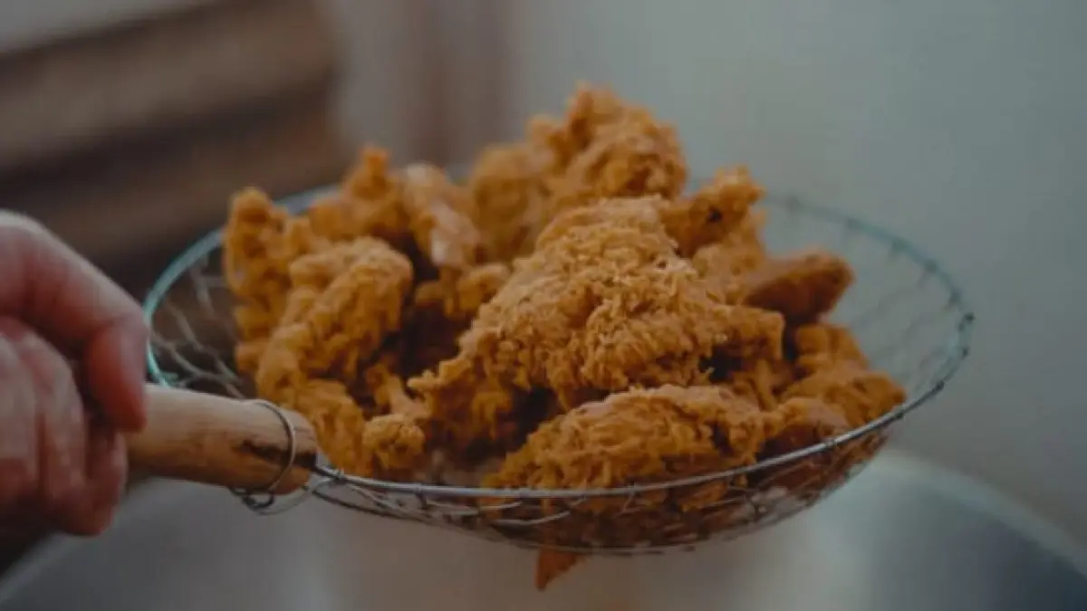 ilustrasi, masak ayam goreng hingga matang sempurna perlu teknik khusus. (pexels.com)