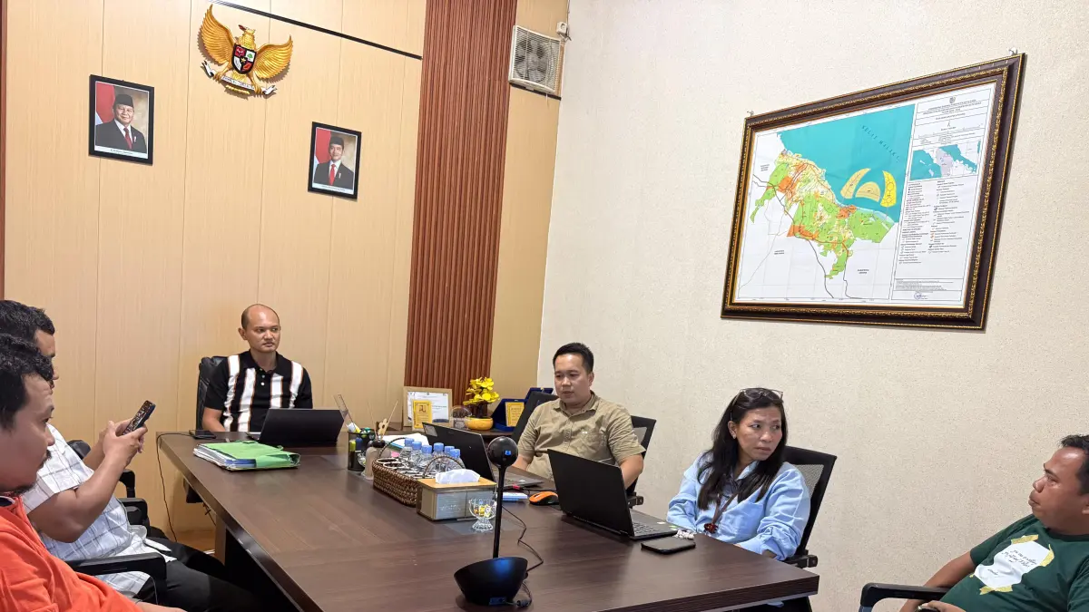 Kepala Kantor Badan Pertanahan Nasional (BPN) Kabupaten Batubara, Febby Richard Immanuel L. Tobing, S.H., LLM saat memimpin  Rapat monitoring dan evaluasi pelaksanaan PTSL Tahun 2026 dengan jajarannya, Jumat(19/6/2026) lalu.. (Foto Liberti H Haloho/Sumut Pos)