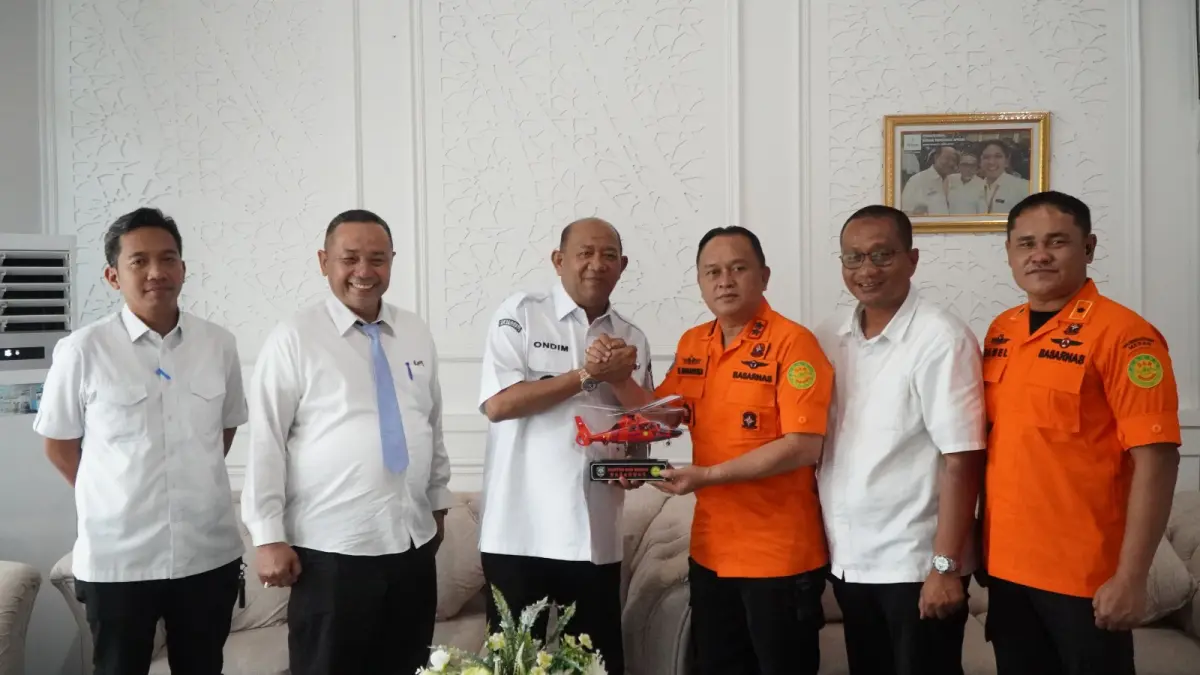 
Foto bersama Bupati Langkat, Syah Afandin beserta jajaran dengan Kepala Basarnas Medan, Hery Marantika. (Diskominfo Langkat/Sumut Pos)