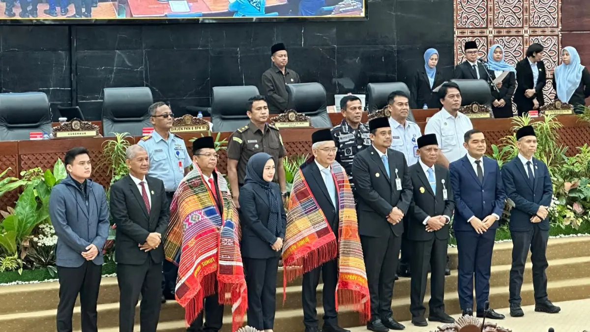 HADIR: Gubsu Bobby Nasution saat menghadiri rapat paripurna di DPRD Sumut. (Dok: Ihsan Syahreza/ Sumut Pos)