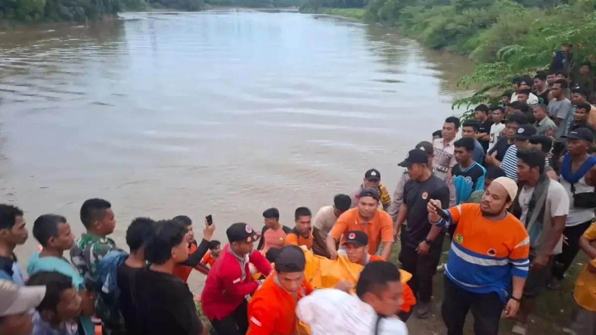 Hilang terseret arus, dua bocah 8 tahun ditemukan meninggal dunia 3 km dari lokasi awal. (Mitra Harahap/Sumut Pos)