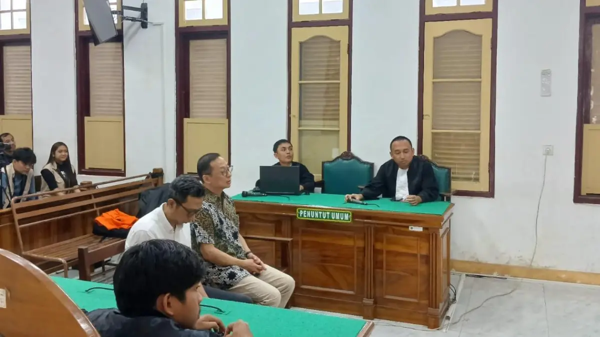 SUAP: Dua terdakwa penerima suap proyek keretaapi DJKA Medan, menjalani sidang vonis di Pengadilan Tipikor Medan, Kamis (25/6/2026). (Dok: Gusman/Sumut Pos)

