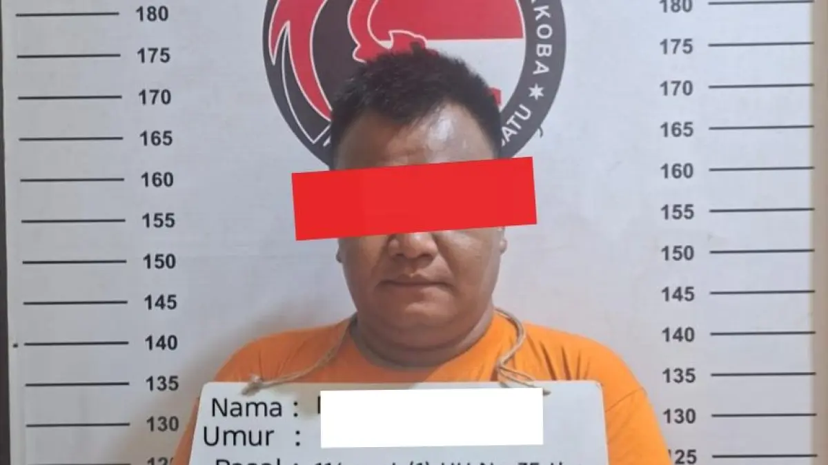Tersangka NS ditangkap polisi di Kampung Toba, Labura (Fajar/Sumut Pos)
