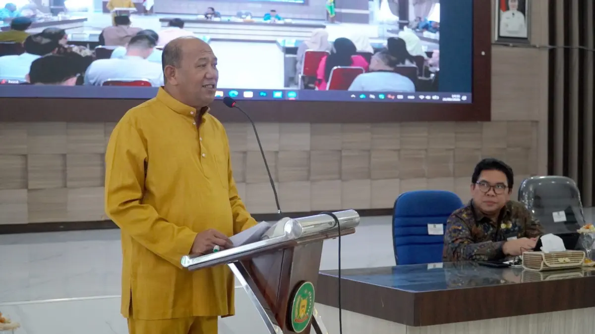 SAMBUTAN: Bupati Langkat, Syah Afandin saat memberi sambutan dalam pembukaan sosialisasi manejemen talenta ASN di ruang pola. (Dok: Diskominfo Langkat)
