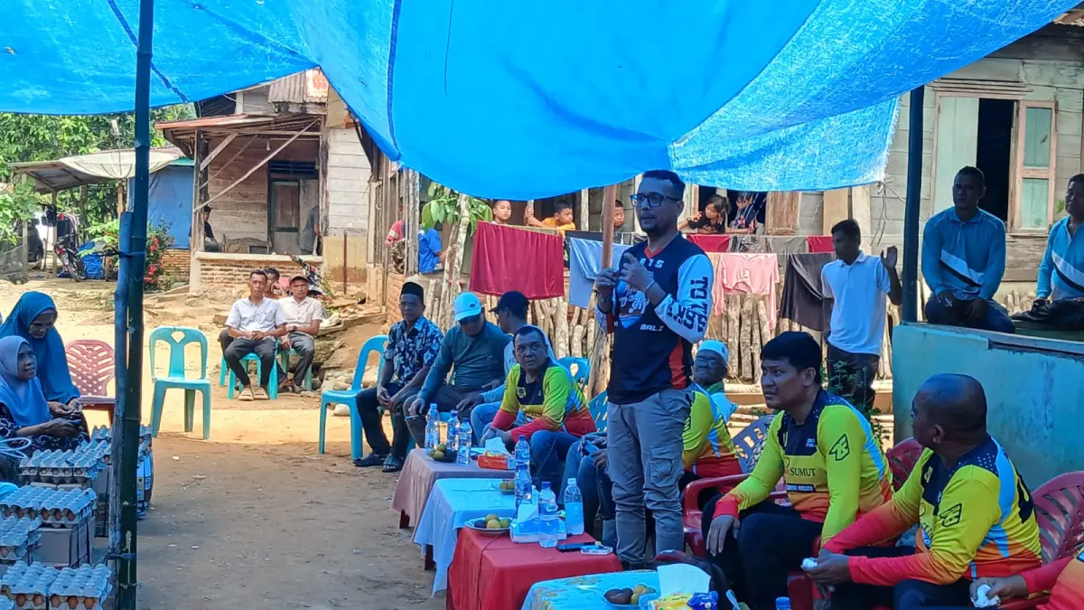 Bupati Labusel Fery Sahputra Simatupang bersama Ketua BAZNAS Labusel M.Yusuf Hasibuan. (Khairuddin/Sumut Pos)