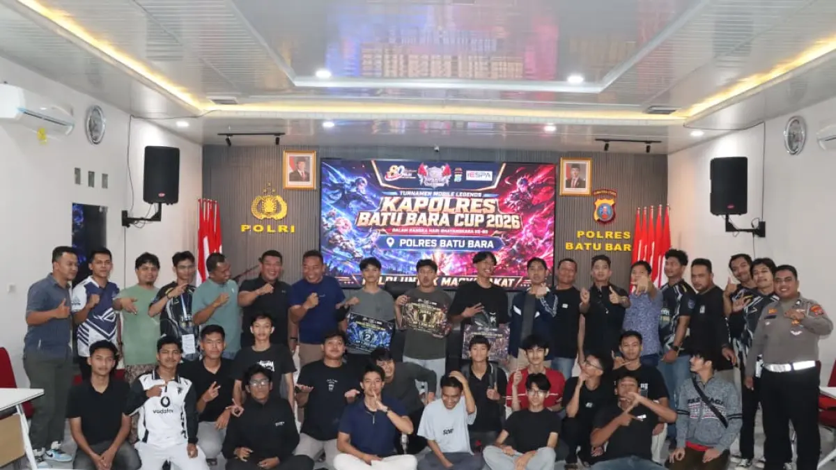 Wakapolres Batu Bara Kompol  Supendi, S.H., M.H. mewakili Kapolres Batu Bara AKBP Doly Nelson H.H. Nainggolan, S.H..saat
Membuka  Turnamen E-Sport Mobile Legends Kapolres Batu Bara Cup 2026  di Aula Sarja Arya Racana Polres Batu Bara, Sabtu (27/06/2026). (Foto.Humas Polres Batubara)