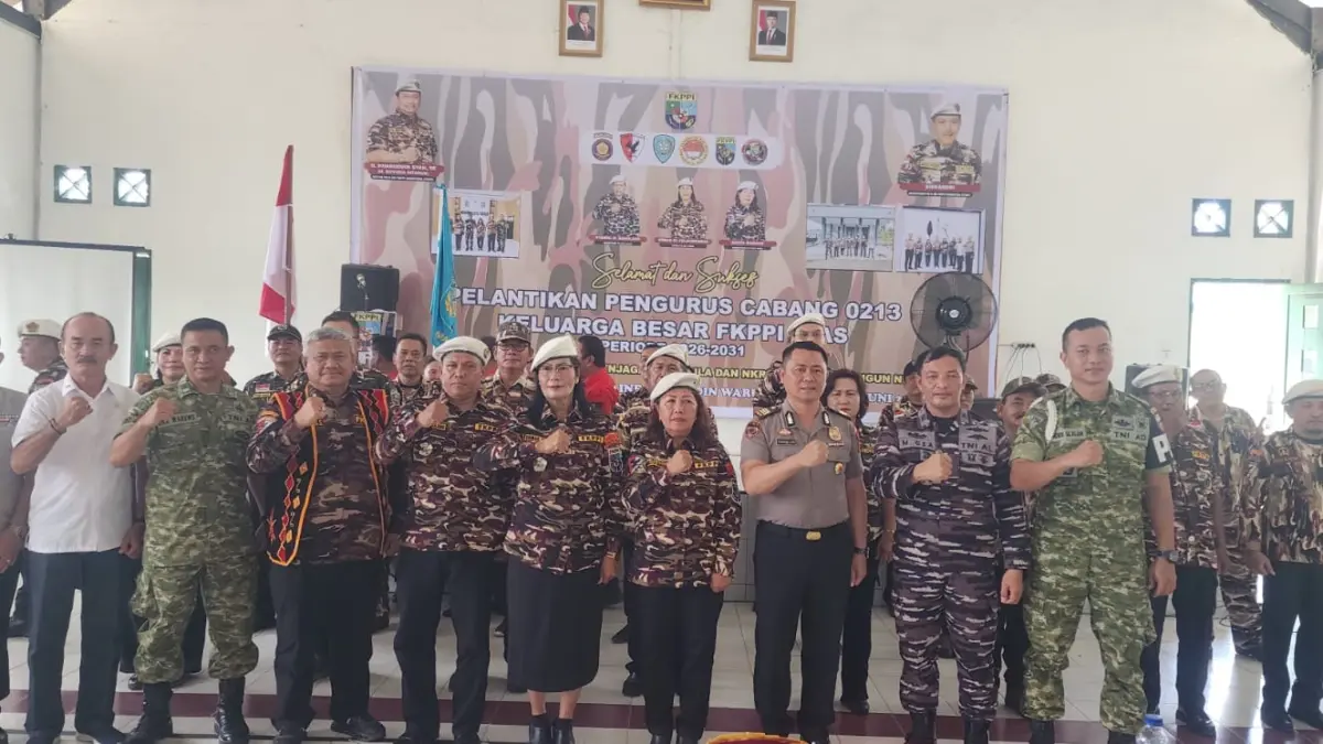 Ketua FKPPI Sumatera Utara, Khairuddin Syah Sitorus, melantik Pengurus KB FKPPI PC 0213/Nias masa bakti 2026–2031 (dok KB FKKPI/ist)