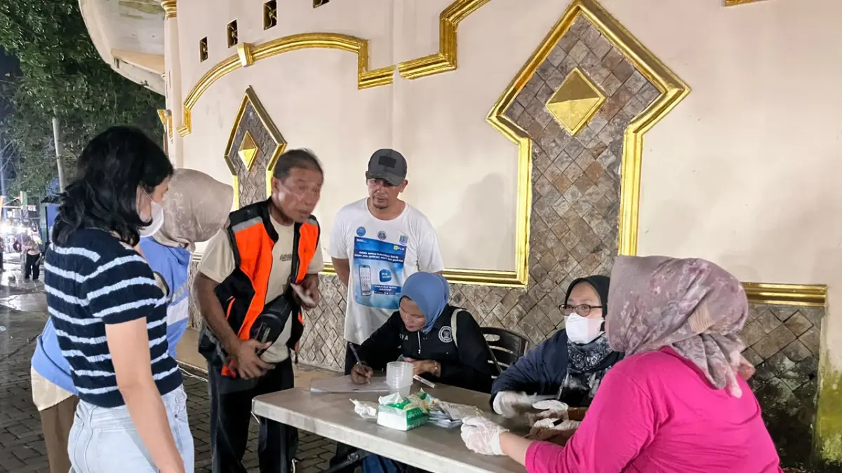
Tim Rehabilitasi BNNK Binjai melakukan tes urin dadakan terhadap jukir pada peringatan puncak HANI di Lapangan Merdeka. (Foto dari Humas BNNK Binjai/Sumut Pos)