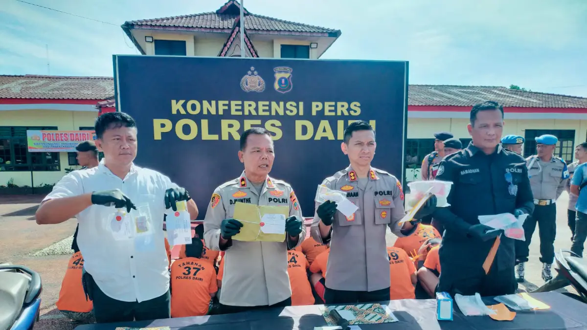 Kapolres Dairi AKBP Otniel Siahaan saat menggelar konfrensi pers terkait penindakan kasus narkoba selama periode bulan Januari-Juni 2026 di Mapolres Dairi, Selasa (30/6/2026).(RUDY SITANGGANG/SUMUT POS)