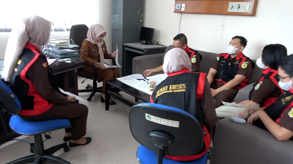 GELEDAH: Tim Pidsus Kejari Medan, menggeledah RSUD Dr Pirngadi Medan, terkait dugaan korupsi BLUD TA 2023-2024. (Dok: Kejari Medan)