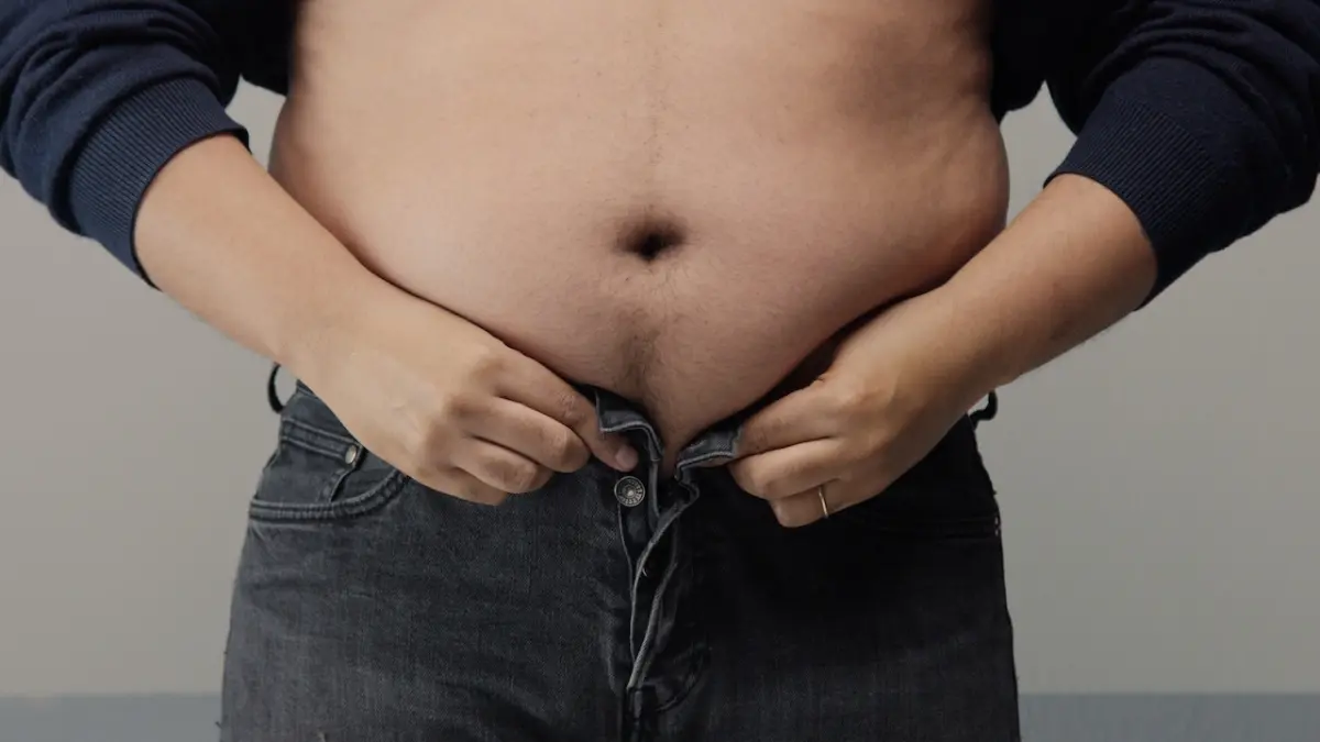 ilustrasi, air rebusan daun salam dipercaya baik untuk mengatasi perut buncit. (pexels.com)