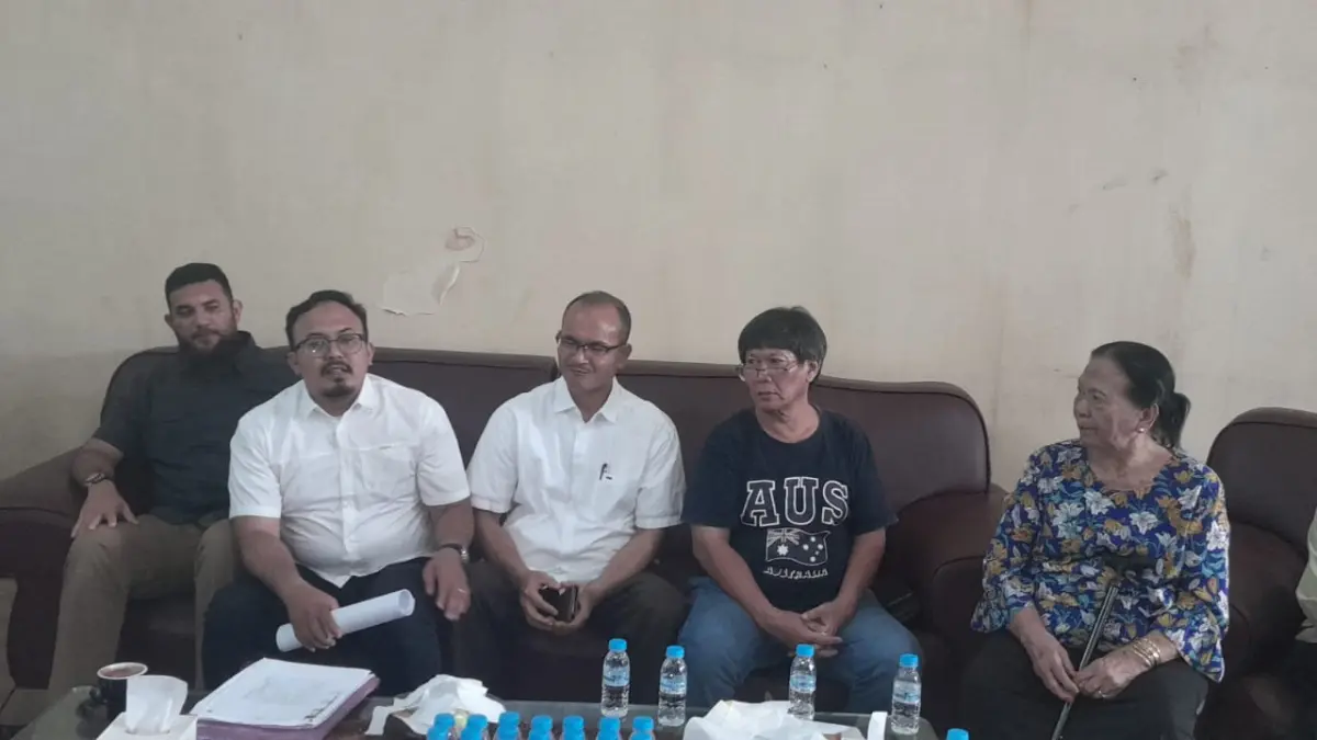 KONPRES: Direktur PT Rapy Ray Putratama, Muhammad Ghazali Lubis memberikan keterangan terkait polemik pembangunan di Desa Sigara-gara, Deliserdang di Jalan Sempurna Medan, Rabu (1/7). (Dok: Dewi Syahruni Lubis/Sumut Pos)