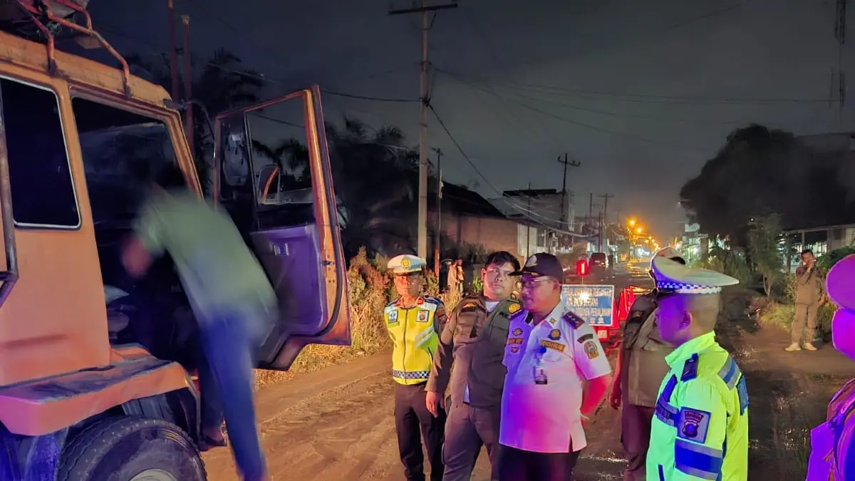 RAZIA : Dinas Perhubungan (Dishub) Provinsi Sumatera Utara (Sumut) razia truk barang di ruas jalan provinsi kawasan Galang, Kabupaten Deliserdang.(Dok : Dinas Perhubungan Sumut)
