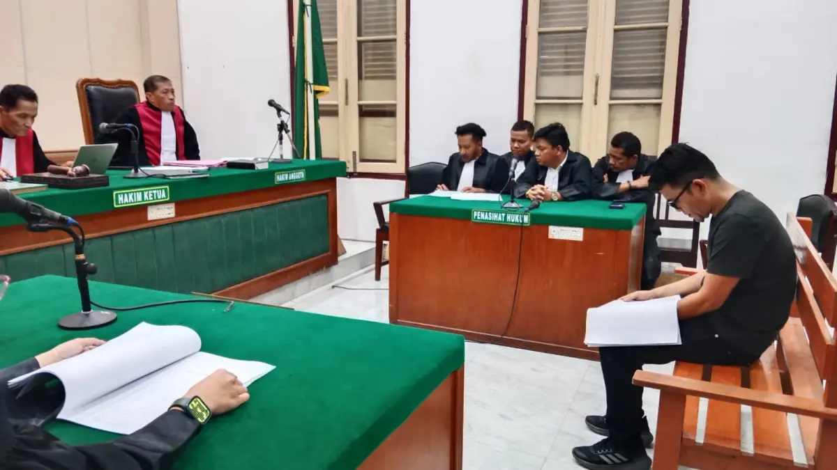 PERLAWANAN: Eks Kadinsos PMD Samosir, Agust Fitri Karo-karo menjalani sidang perlawanan di Pengadilan Tipikor Medan, Kamis (2/7/2026). (Dok: Gusman/Sumut Pos)
