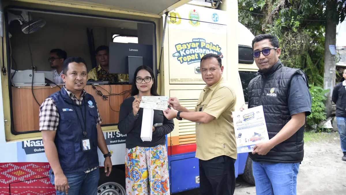 SOSIALISASI: Kepala Bapenda Sumut, Sutan Tolang Lubis saat sosialisasi program GASKEN (Gerakan Sadar Pajak Kendaraan) ke masyarakat. (Dok : Badan Pendapatan Daerah Sumut)