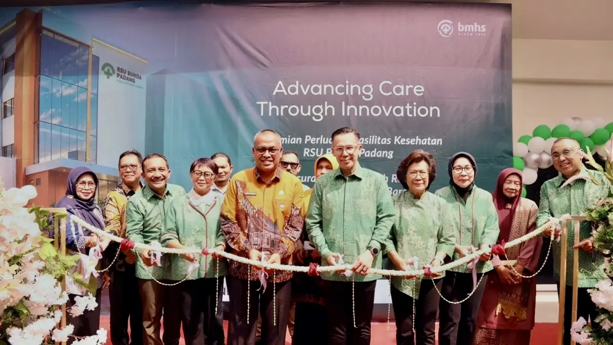 Peresmian perluasan fasilitas RSU Bunda Padang dihadiri oleh Arry Yuswandi, S.K.M., M.K.M – Sekretaris Daerah Provinsi Sumatera Barat bersama Dr. (HC) dr. Helgawati, M.M, C.Med – Hospital Director RSU Bunda Padang , Dr. dr. Ivan Rizal Sini, GDRM, MMIS, MBA, FRANZCOG, Sp.OG – Presiden Komisaris PT Bundamedik Tbk, Dr. Agus Heru Darjono – Direktur Utama PT Bundamedik Tbk, drg. Arianti Anaya, M.K.M – Komisaris Independen PT Bundamedik Tbk, dan Retno Marsudi – Komisaris Independen PT Bundamedik Tbk. (foto : RSU Bunda Padang)&nbsp; &nbsp;