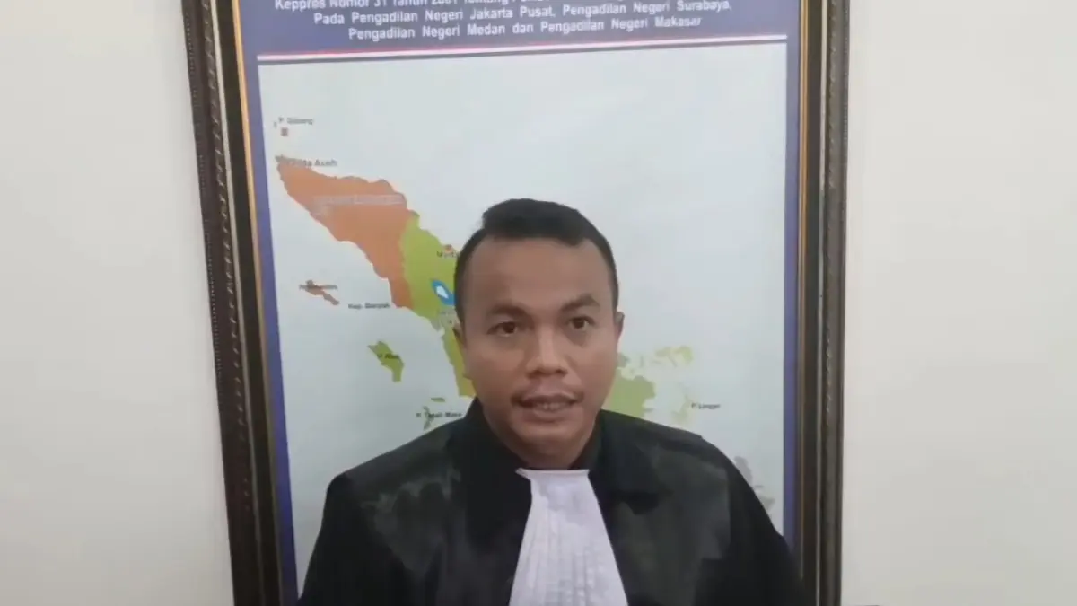 KETERANGAN: Paulus Peringatan Gulo, selaku kuasa hukum Bambang Ghiri Arianto saat memberikan keterangan. (Dok: Gusman/Sumut Pos)