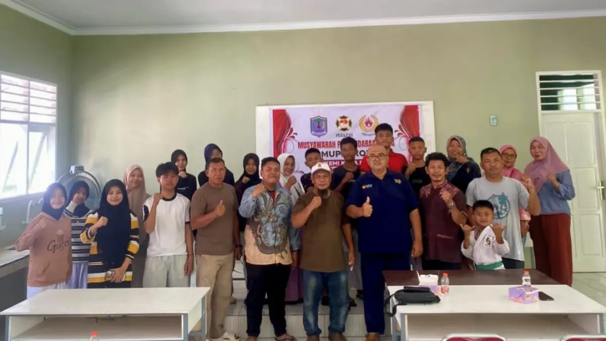 BERSAMA: Ketua Terpilih Perkemi Kota Binjai Assad Syah bersama Ketua Pengprov Perkemi Sumut Darwin SE dan peserta Muperkot Perkemi Binjai. (Dok Perkemi)