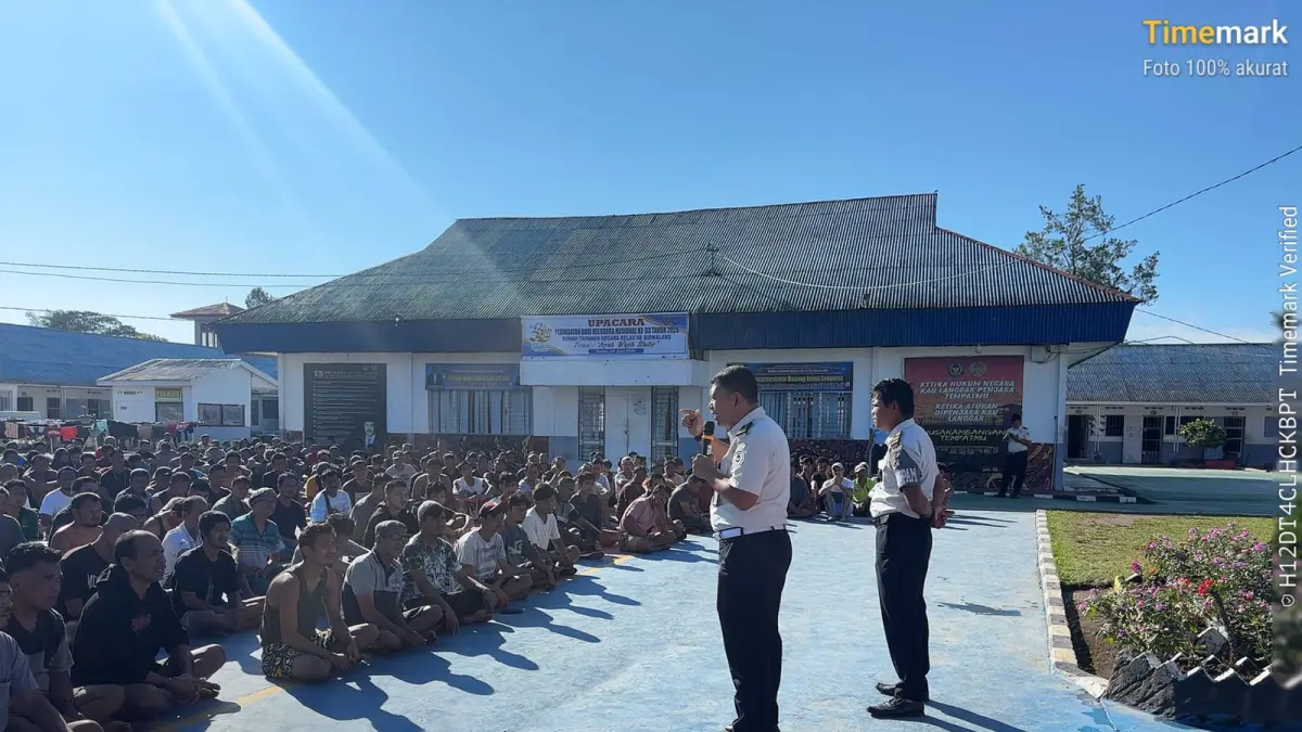 SOSIALISASI : Kepala Pengamanan Rutan Kelas IIB Sidikalang, Brema Barus gelar sosialisasi mencegah gangguan keamanan dannketertiban. (RUDY SITANGGANG/SUMUT POS)
