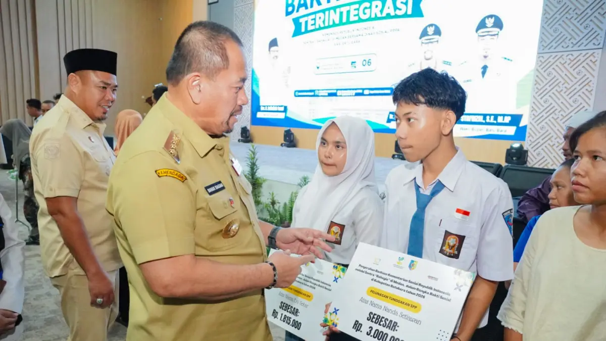 Bupati Batubara Dr. H. Baharuddin Siagian, S.H., M.Si., C.L.A.,saat menghadiri Puncak Acara Bakti Sosial Terintegrasi Kementerian Sosial RI   di Aula A Kantor Bupati Batu Bara, Kecamatan Lima Puluh, Senin (6/7/2026). (Foto Komimfo Batubara)