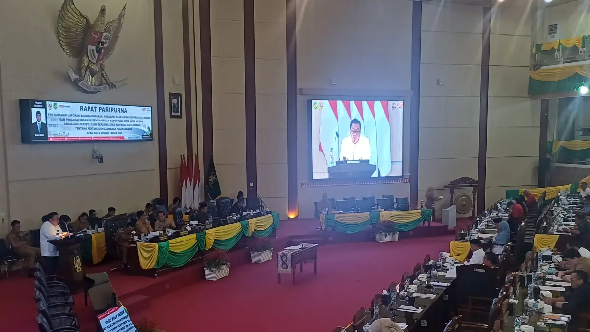 LAPORAN: Wakil Ketua DPRD Kota Medan, H. Zulkarnaen S.K.M membacakan Laporan Hasil Rapat Banggar DPRD Kota Medan Terhadap APBD 2025, Selasa (7/7/2026). (Dok: Markus Pasaribu/Sumut Pos) 