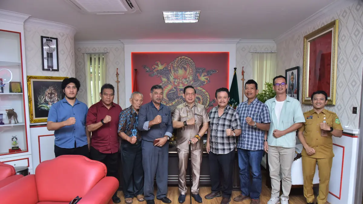 Warga Sempakat Medan Selayang saat bertemu dengan Ketua DPRD Medan meminta solusi banjir. (Dok: DPRD Medan)
