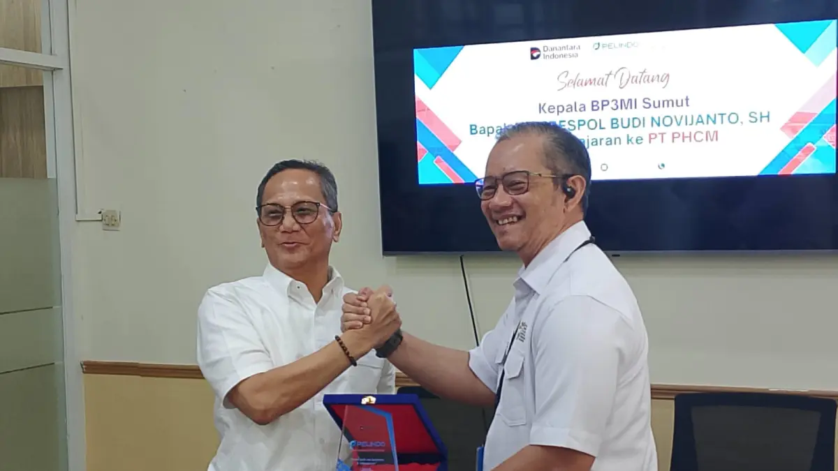 TINJAU: Kepala Balai Pelayanan Pelindungan Pekerja Migran Indonesia (BP2MI) Sumatera Utara, Kombes Pol. Budi Novijanto, meninjau langsung pelaksanaan Medical Check Up (MCU) I bagi calon kandidat Program Government to Government (G to G) Jepang Batch ke-20 di Rumah Sakit PHC Medan, Kecamatan Medan Belawan, Rabu (8/7/2026). (Dok : Ihsan Syahreza/ Sumut Pos)