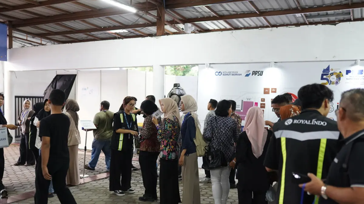 PENGUNJUNG : Suasana pengunjung saat memasuki area Pekan Raya Sumatera Utara (PRSU).(Dok : Humas Panitia PRSU)

