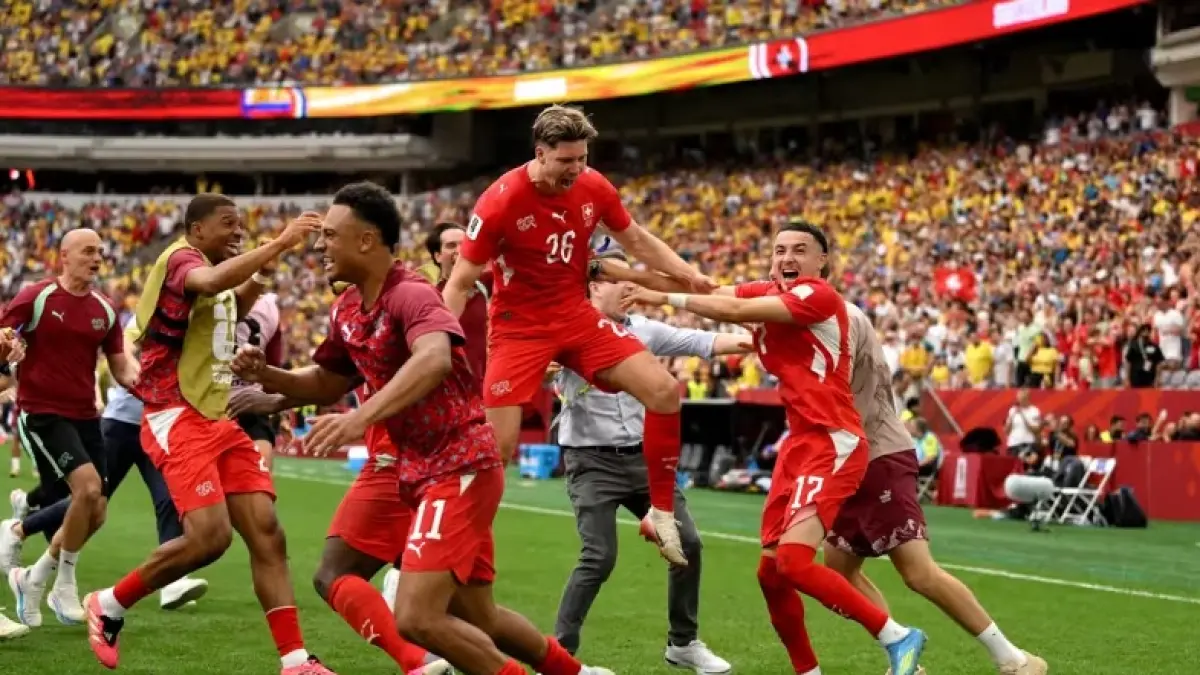 Swiss melaju ke perempat final Piala Dunia 2026 usai mengalahkan Kolombia 4-3 lewat adu penalti. (inews.id)
