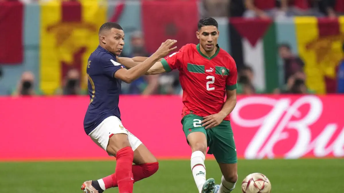 Kapten Prancis Kylian Mbappe dan kapten Maroko Achraf Hakimi akan berhadapan dalam perempat final Piala Dunia 2026 di Gillette Stadium, Foxborough, dini hari nanti (10/7). (mundodeportivo)