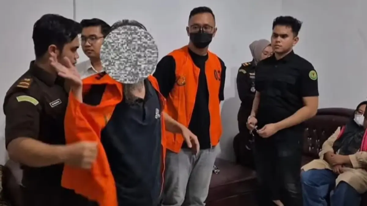 Kejari Labuhanbatu Selatan menahan empat tersangka korupsi bansos Dinas Sosial 2024 dengan kerugian negara mencapai Rp1,9 miliar.(Khairuddin/Sumut Pos)